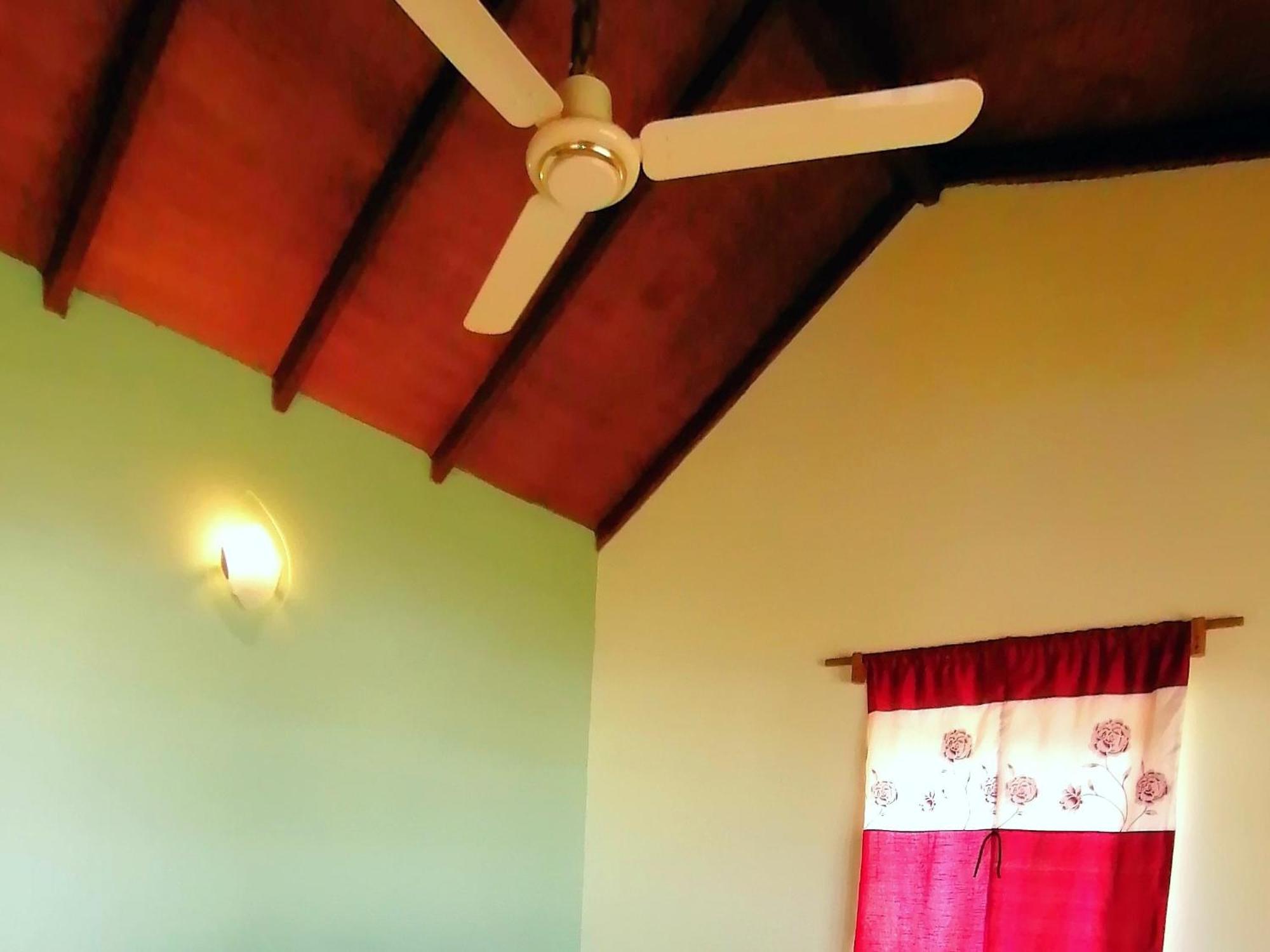 Afro Beach Eco Resort Butre Habitación foto