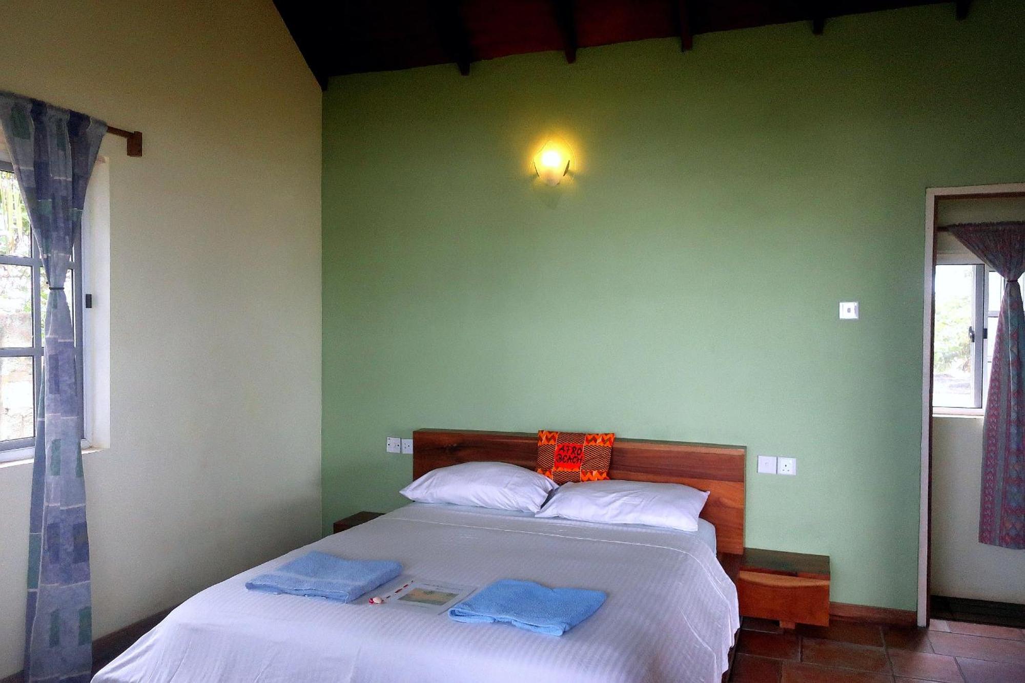 Afro Beach Eco Resort Butre Habitación foto